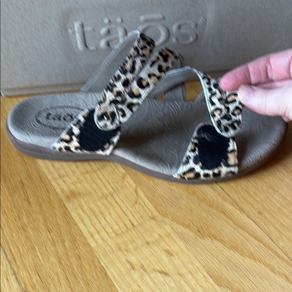 Taos Women's Leopard Print Sandals, Velcro closures for perfect fit. - Picture 4 of 5